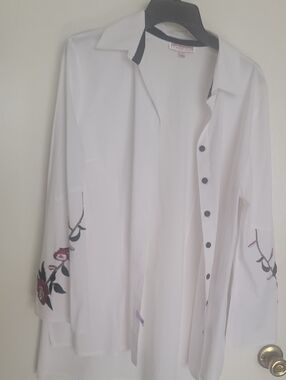 White Button-Down Shirt with Rose Embroidery - Militariares